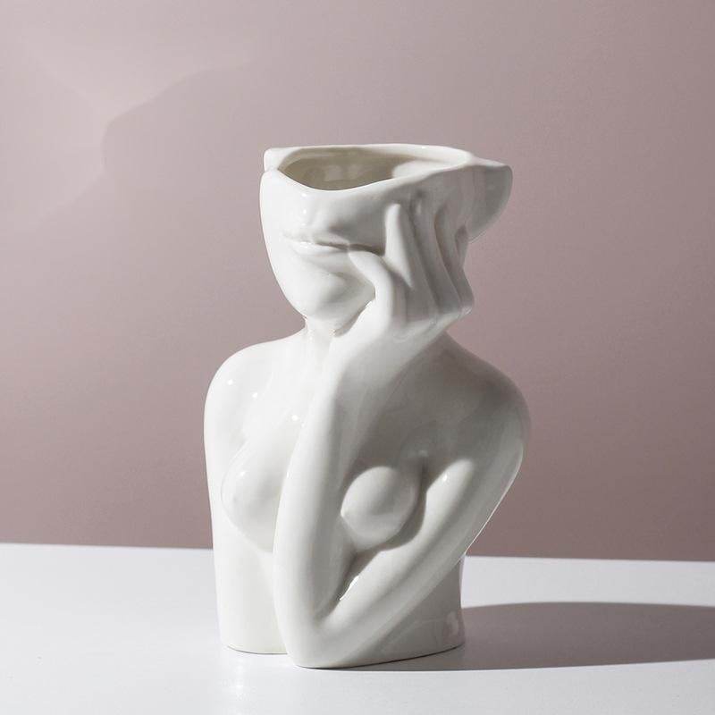 Minimal Statues - Stuff Hunt