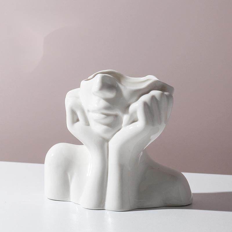 Minimal Statues - Stuff Hunt