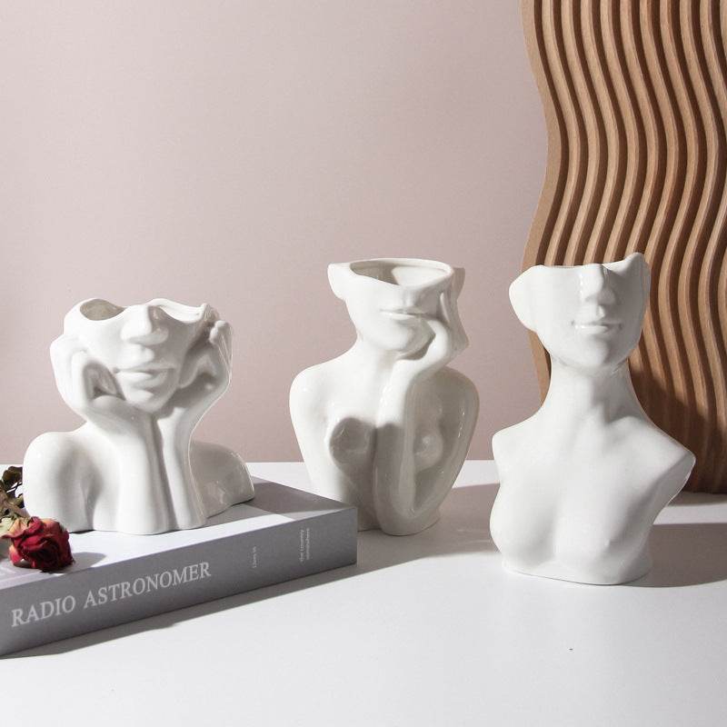 Minimal Statues - Stuff Hunt