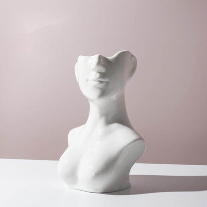 Minimal Statues - Stuff Hunt