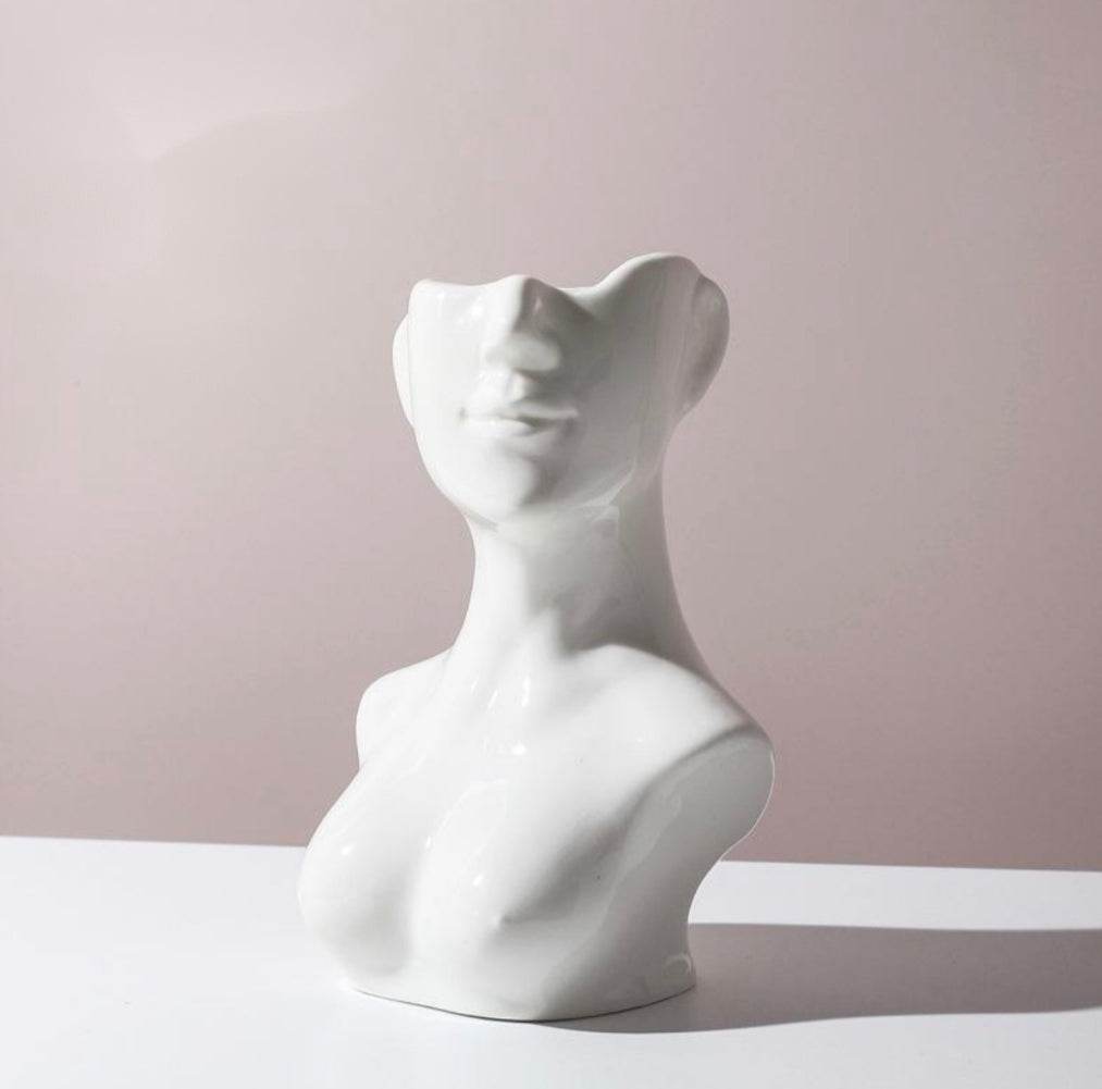 Minimal Statues - Stuff Hunt