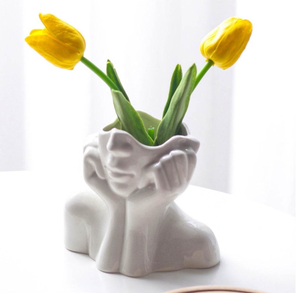 Minimal Statues - Stuff Hunt