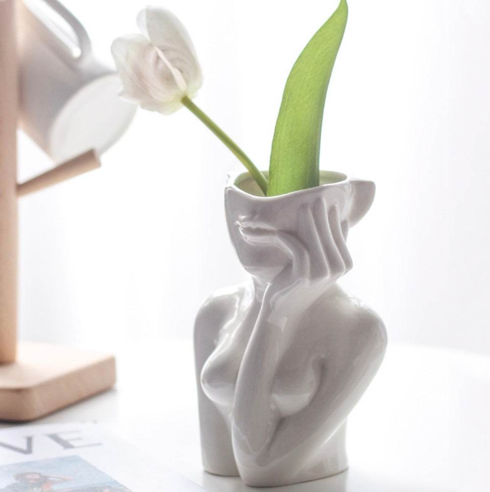 Minimal Statues - Stuff Hunt
